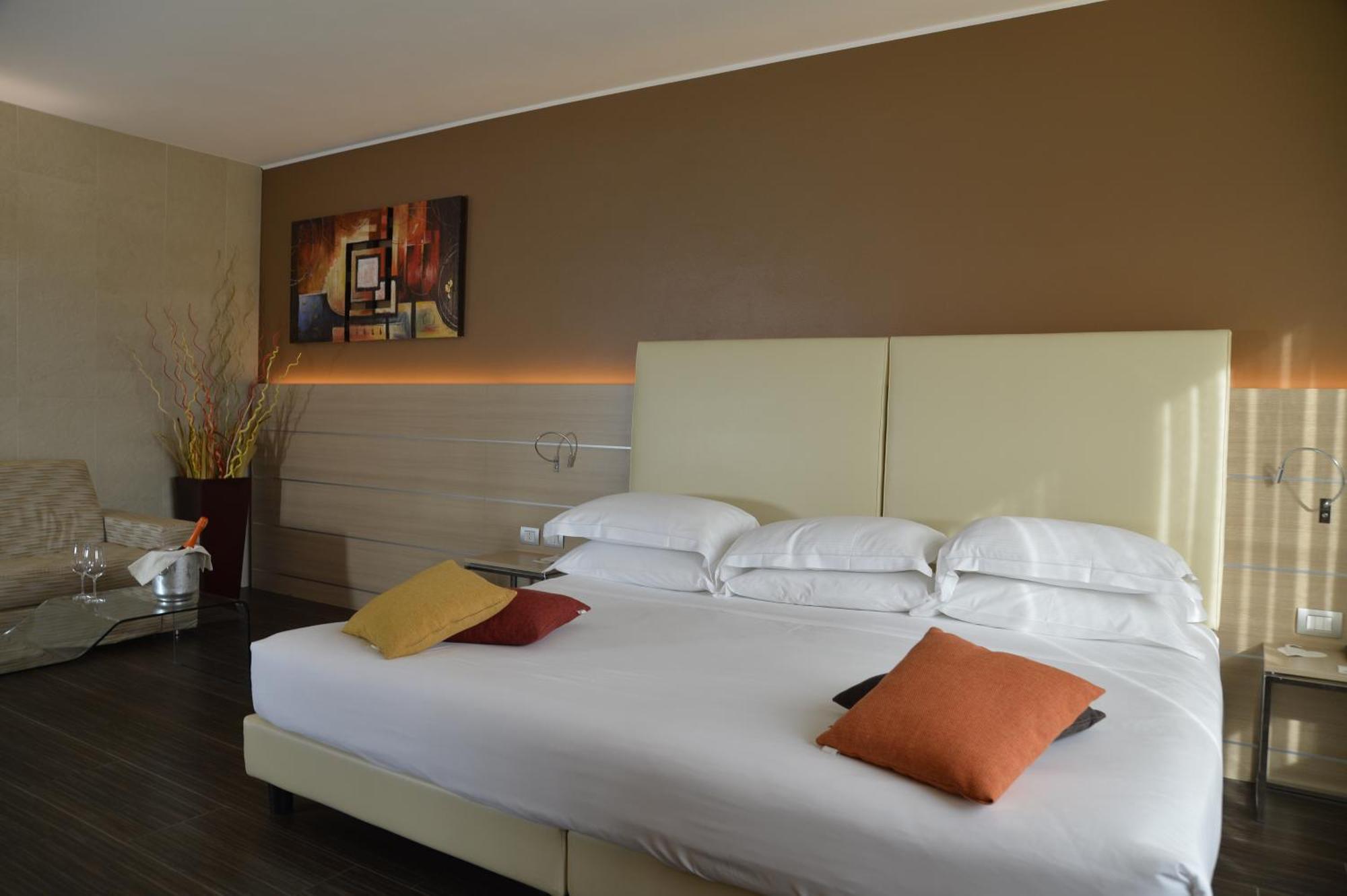 Best Western Plus Soave Hotel Сан-Боніфачо Екстер'єр фото