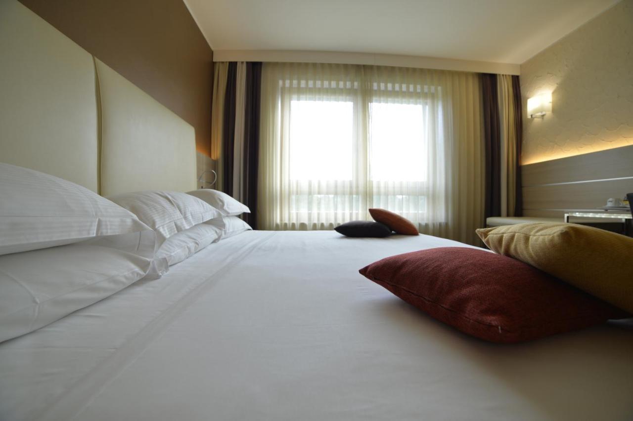 Best Western Plus Soave Hotel Сан-Боніфачо Екстер'єр фото